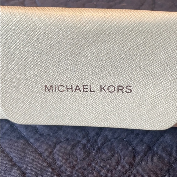 Michael Kors Beige Designer Eyewear Case Sunglass EUC Cleaning Cloth Snap Close - Picture 6 of 6